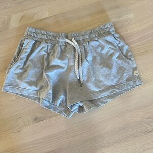 Vuori shorts size medium